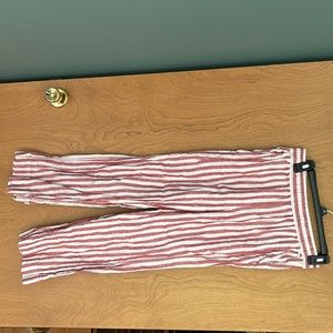 Stretchy dress pants. Good condition. Size small. Has pockets.